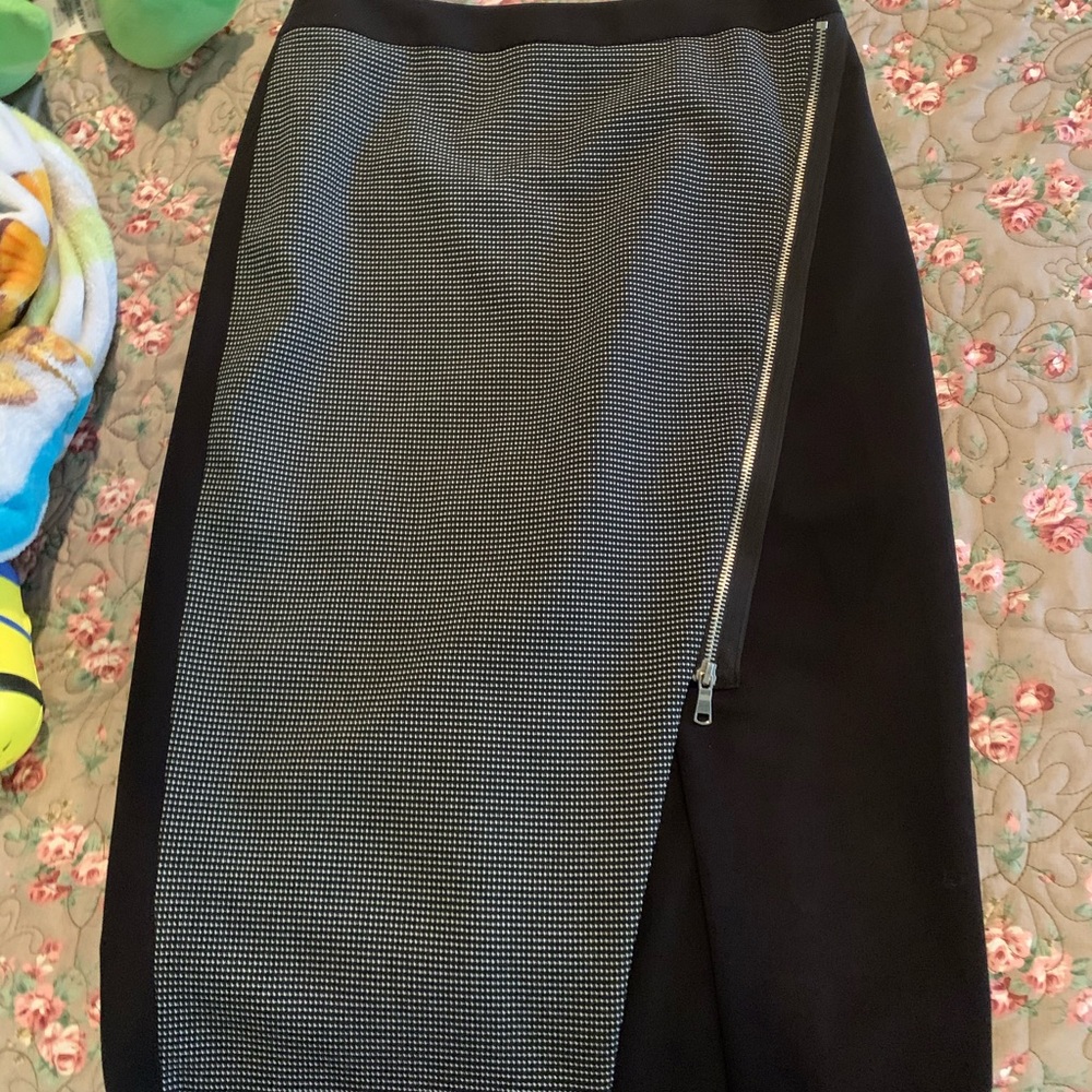Black Midi skirt with zipper detail size 4